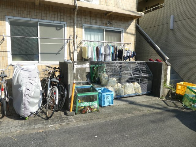 敷地内ゴミ置き場です♪