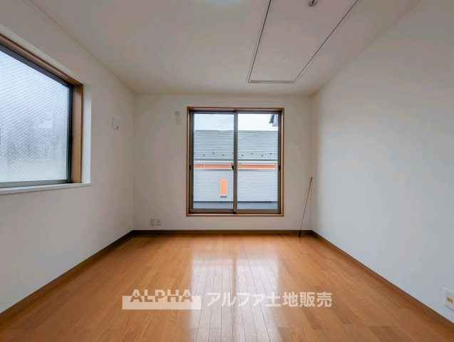 青梅市新町7丁目　中古戸建のキッチン|System Kitchen】
◆毎日の料理を快適に◆調理スペースや収納をまとめたシステムキッチン。料理から後片付けまでスムーズに行いやすく、毎日の家事に活躍します。
