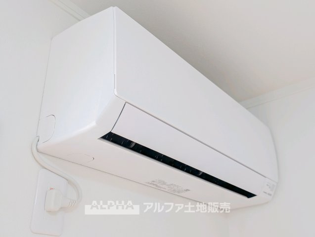 青梅市新町7丁目　中古戸建の洋室|【Western Room】洋室
◆使い分けできる洋室◆2階には約8.8帖・約6帖・約6帖の洋室を配置。主寝室や子ども部屋、仕事部屋など家族構成に合わせて活用できます。