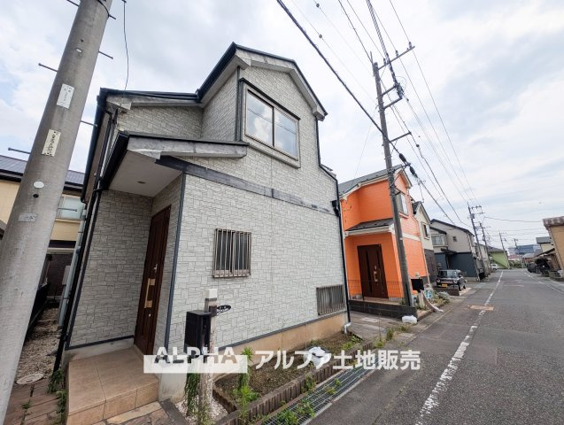 青梅市新町7丁目　中古戸建の外観|【Welcome Home】
◆帰りたくなる我が家◆落ち着いた住宅街に佇む2階建の4LDK。家族それぞれの時間も団らんも大切にできる、戸建ならではの住まいです。