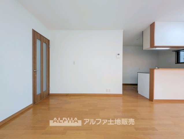 青梅市新町7丁目　中古戸建の居間・リビング|【Bright Living】◆暮らしの中心となる空間◆
家族が自然と集まるLDK。ダイニングとリビングをバランスよく配置しやすい広さがあります。