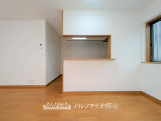 青梅市新町7丁目　中古戸建の居間・リビング|【Family Time】◆家族が集うリビング◆
約15.6帖のLDKは、食事や団らんなど家族との時間を心地よく過ごせる住空間です。