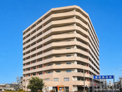 【外観】 | 京急線「神奈川」駅徒歩1分、ビックターミナル「横浜」駅徒歩8分と好アクセス。商業施設や公園も近く生活の利便性の高い住戸です。