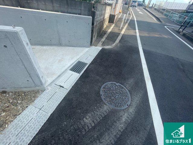 高槻市城西町　第1期　新築一戸建ての前面道路含む現地写真|周辺は落ち着いた街並みの住宅地！子育てがしやすい住環境です！まだ未完成ですが、現地でしかわからない事もございます。是非一度ご覧ください。