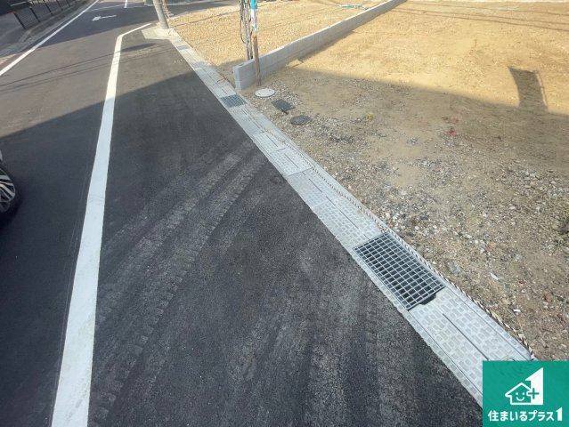 高槻市城西町　第1期　新築一戸建ての前面道路含む現地写真|周辺は落ち着いた街並みの住宅地！子育てがしやすい住環境です！まだ未完成ですが、現地でしかわからない事もございます。是非一度ご覧ください。