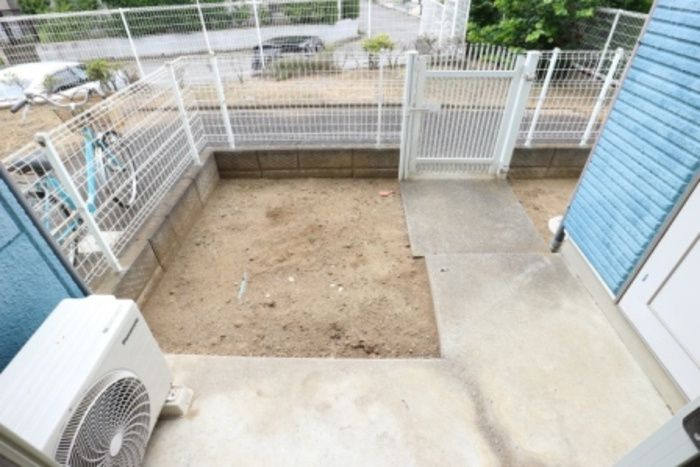 グリーンハイツ柴崎Ⅰ番館の庭|簡単な家庭菜園も楽しめるお庭です