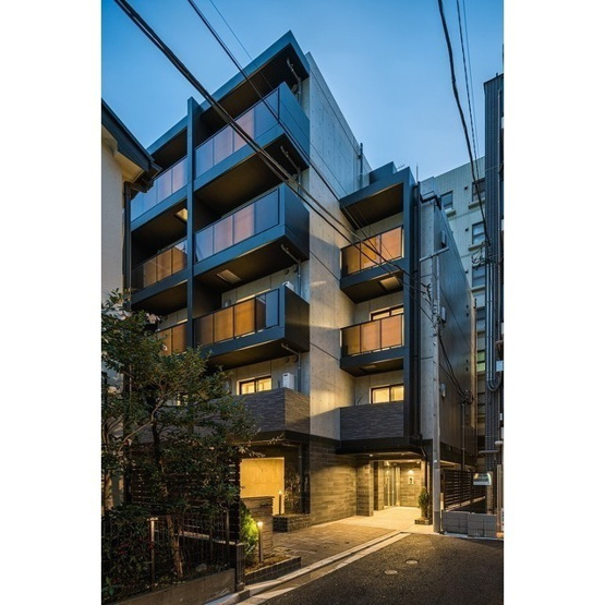 【外観】 | ミレドゥーエ中野 | 鉄筋コンクリート造のがっちりとした建物。