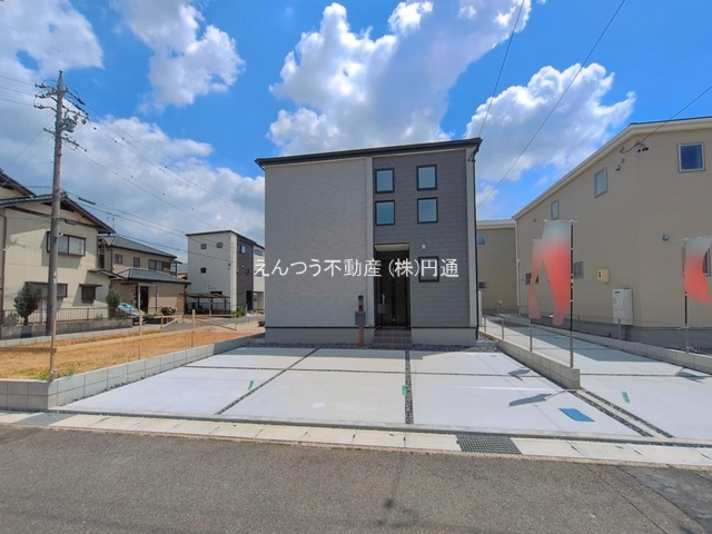 リーブルガーデン西高山町三丁目の前面道路含む現地写真