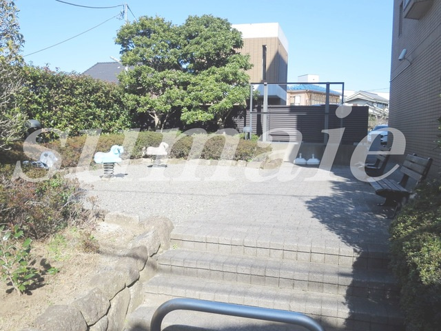 グレイスコートのその他共用部分|敷地内に小さな公園があります