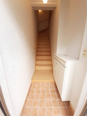 ハイツ　コンチェルトＢの玄関