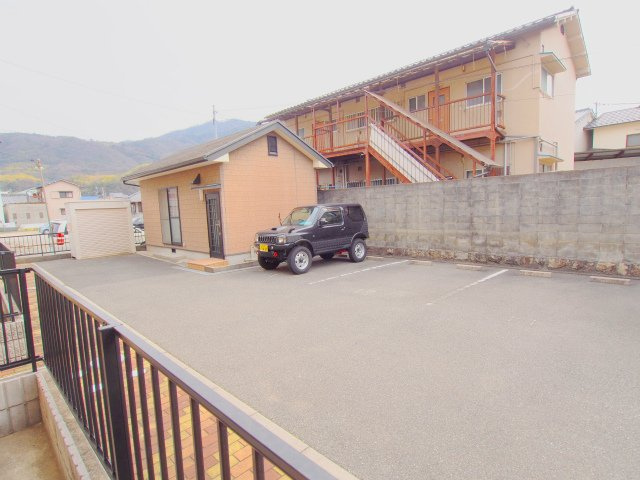 オークス天畠ハイタウンA棟の駐車場