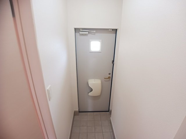 サンリット八児の玄関