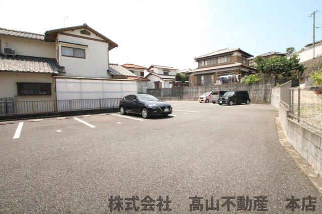 宗像市平井１丁目のアパートの駐車場