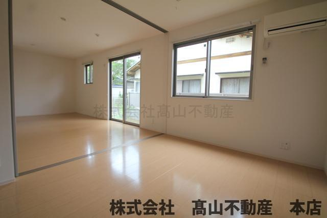 宗像市平井１丁目のアパートの居間・リビング|※掲載写真は同タイプの別号室です。実際の仕様・設備は内見時にご確認ください