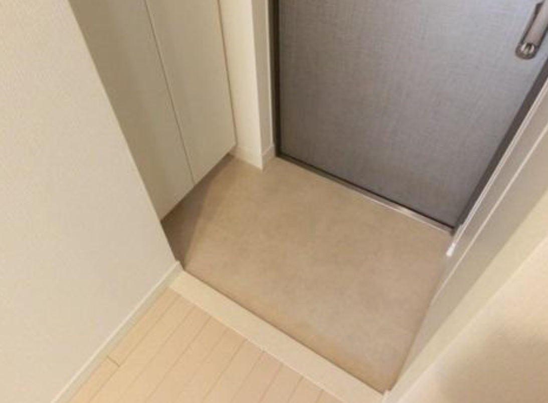 ライジングプレイス浅草参番館の玄関