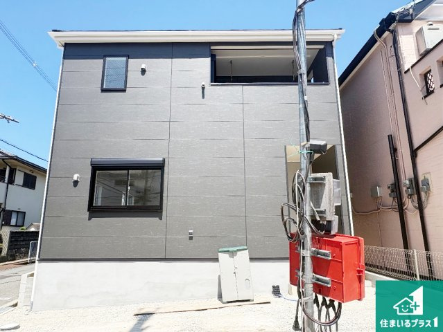 枚方市野村北町　第3期　新築一戸建てのトイレ|シンプルなトイレは落ち着く空間！お手入れも簡単です！