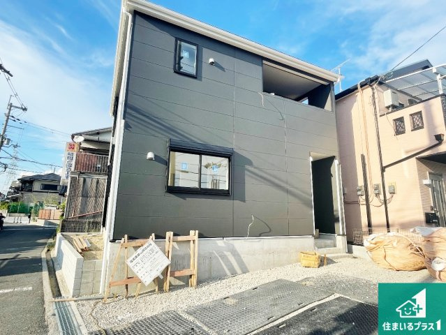 枚方市野村北町　第3期　新築一戸建ての外観|周辺は落ち着いた街並みの住宅地！子育てがしやすい住環境です！まだ未完成ですが、現地でしかわからない事もございます。是非一度ご覧ください。
