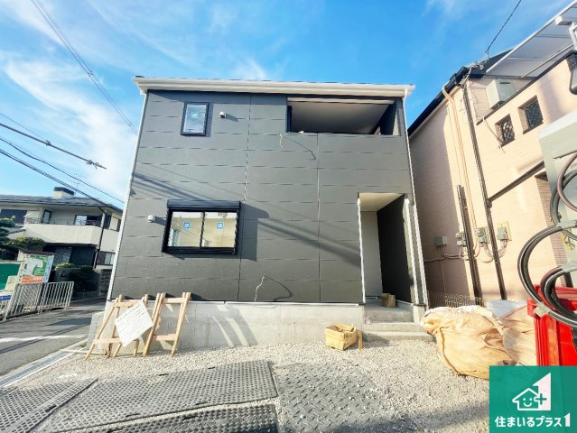 枚方市野村北町　第3期　新築一戸建ての外観|周辺は落ち着いた街並みの住宅地！子育てがしやすい住環境です！まだ未完成ですが、現地でしかわからない事もございます。是非一度ご覧ください。