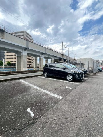 ビュークレスト折立の駐車場