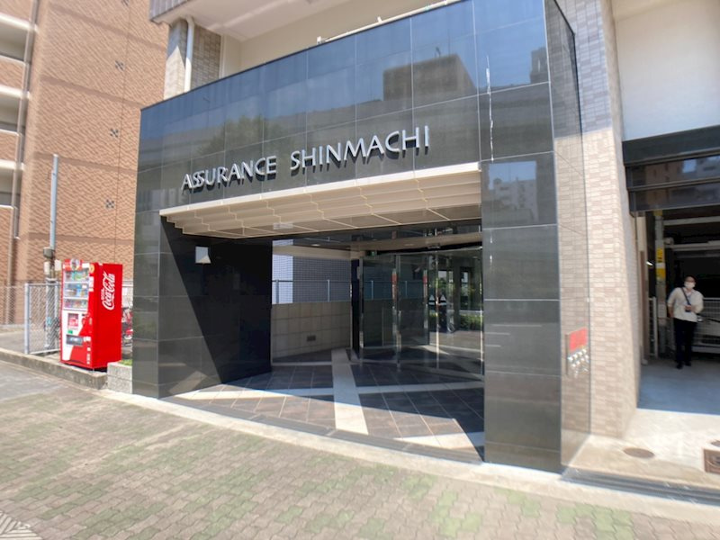 アシュランス新町のエントランス