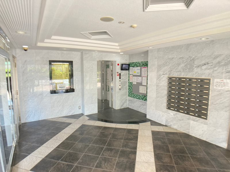 アシュランス新町のロビー