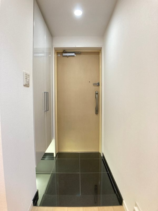 アシュランス新町の玄関
