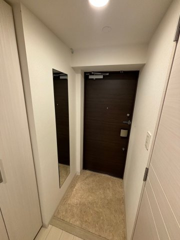 ラ・フォルム本町WESTの玄関