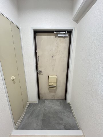難波リーガルハウスの玄関