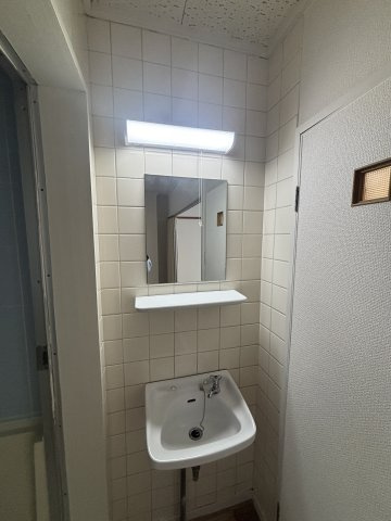 東園田マンション（東園田町5丁目）の洗面所