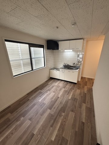 東園田マンション（東園田町5丁目）の居間・リビング