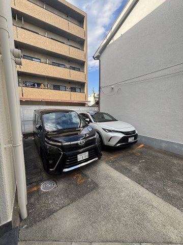 東園田マンション（東園田町5丁目）の駐車場