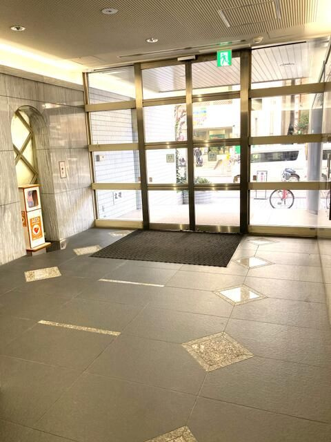 厚木Ｔビルのエントランス