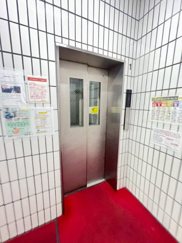 ロイヤルハイツ甲子園口の外観