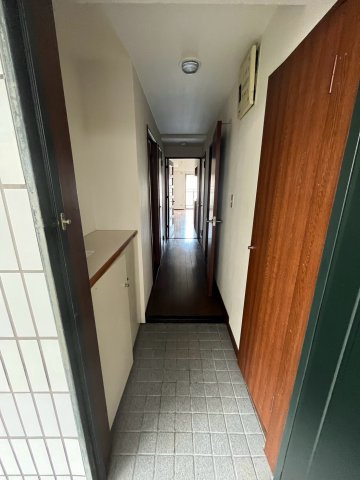 ロイヤルハイツ甲子園口の玄関