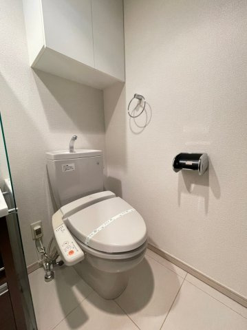 アーデン堺筋本町のトイレ|落ち着いた色調のトイレです