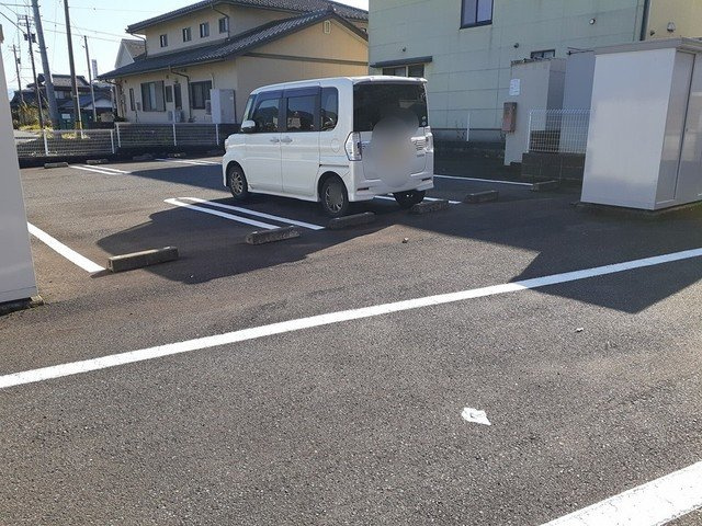 カ－ムリ－ガ－デンの駐車場