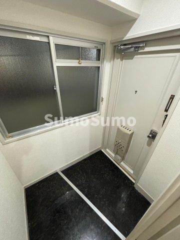 トウセン本町橋ビルの玄関