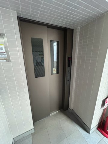 芦屋市大東町の賃貸マンションの居間・リビング
