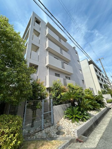 芦屋市大東町の賃貸マンションの駐車場