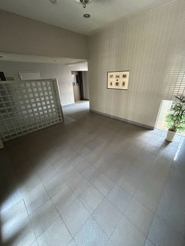 芦屋市大東町の賃貸マンションのロビー