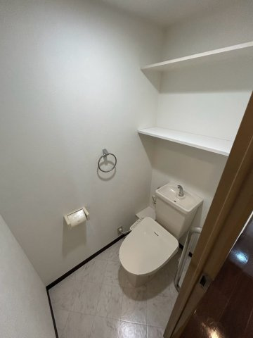 芦屋市大東町の賃貸マンションのトイレ