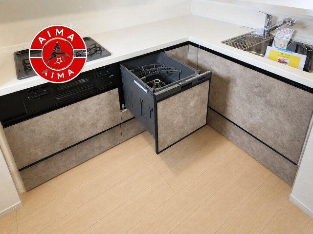 福岡市東区多の津5丁目第1-5棟（2号棟）の内観：施工例|ご家族を近くに感じられる対面キッチンのLDK。会話もはずみそうですね。