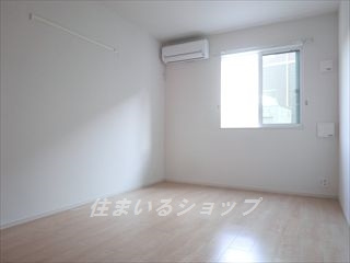 サクラの寝室|寝室にもエアコンあり