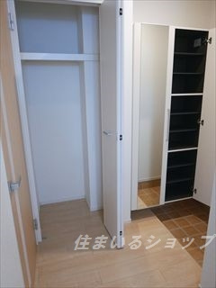 サクラの玄関|玄関収納・ミラー付き大型シューズボックスあり