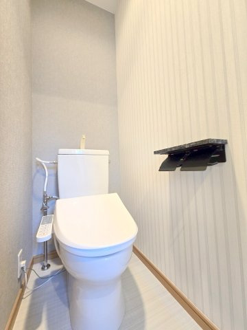 青梅市谷野の中古一戸建のトイレ