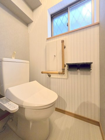 青梅市谷野の中古一戸建のトイレ