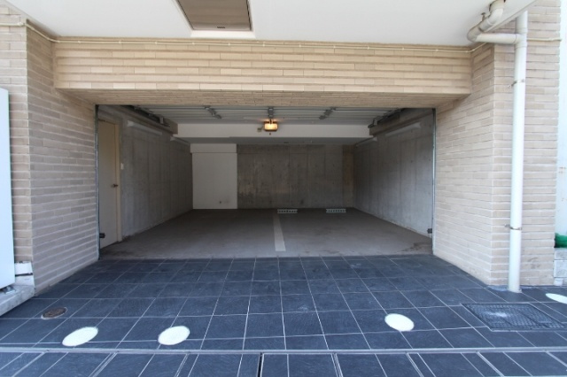 プライムアーバン三軒茶屋の駐車場