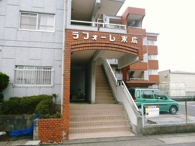 ラフォーレ末広のエントランス