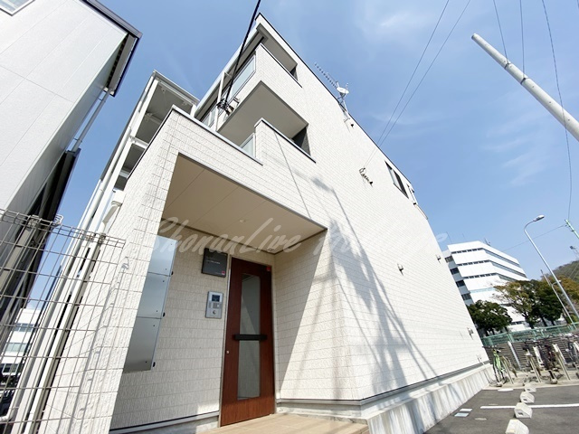 藤沢市片瀬の賃貸マンションのエントランス