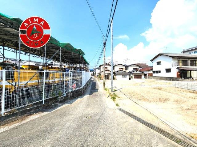 福岡市東区多の津5丁目第1-5棟（4号棟）の外観|前面道路含む現地の写真です。
